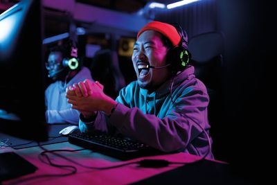 Studio-VF_Man_Gamer_Hands_Clasped_CMYK.jpeg