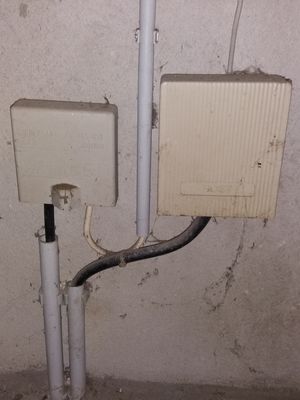 Hausanschluss Telefon und Kabel.jpg